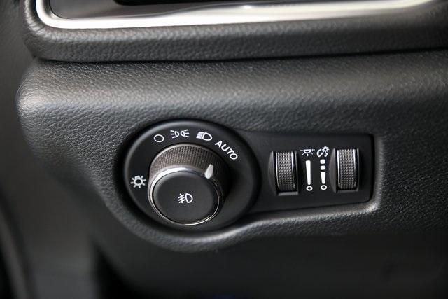new 2025 Chrysler Pacifica car, priced at $44,537