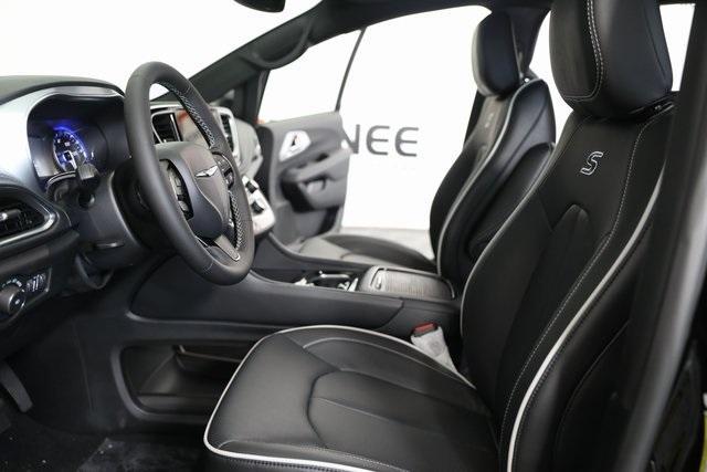 new 2025 Chrysler Pacifica car, priced at $44,537