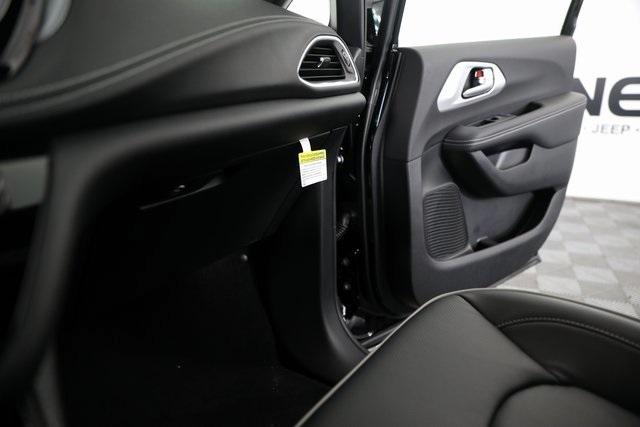 new 2025 Chrysler Pacifica car, priced at $44,537