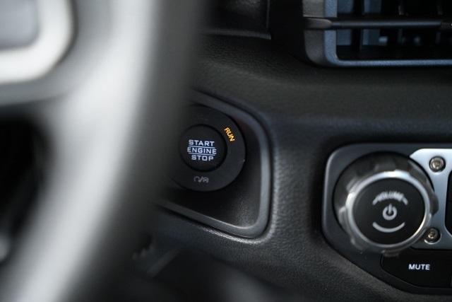 new 2025 Jeep Gladiator car, priced at $36,579