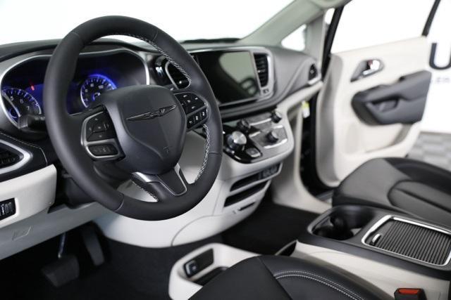 new 2024 Chrysler Pacifica car, priced at $34,345