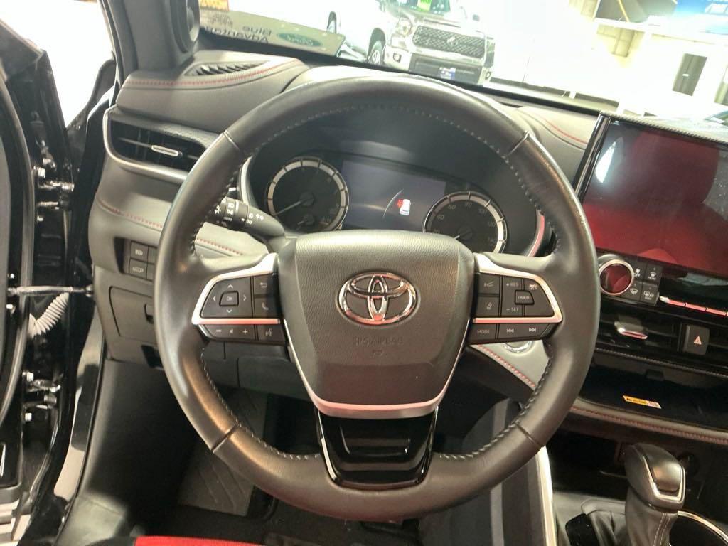 used 2023 Toyota Highlander car, priced at $43,389