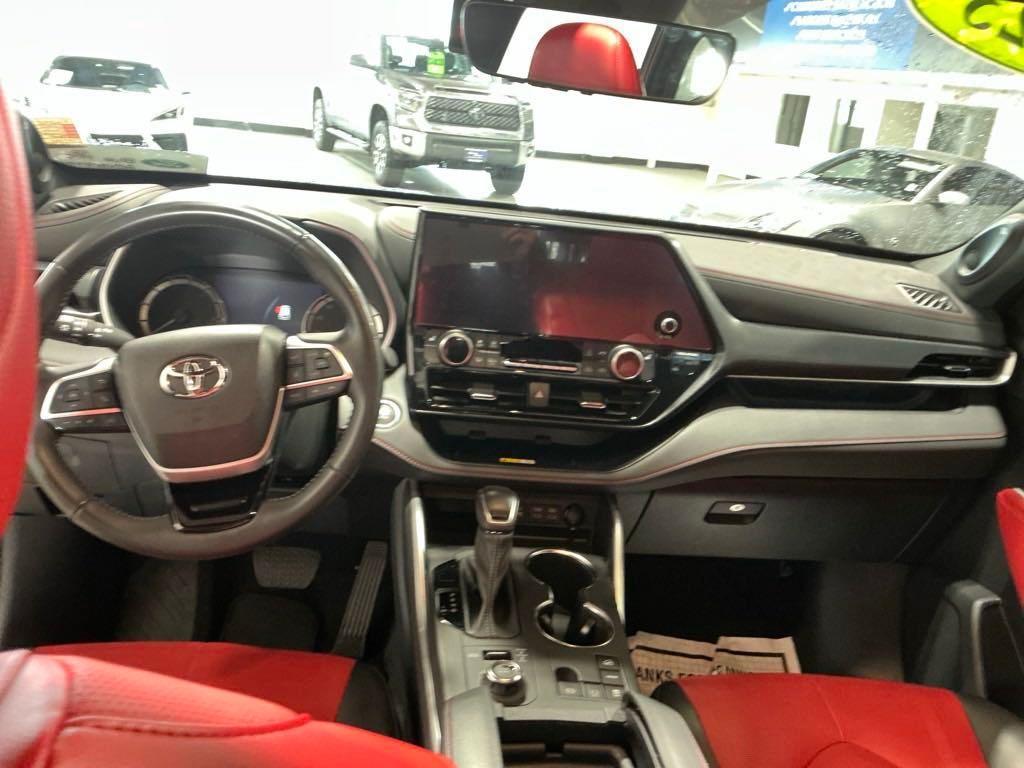 used 2023 Toyota Highlander car, priced at $43,389