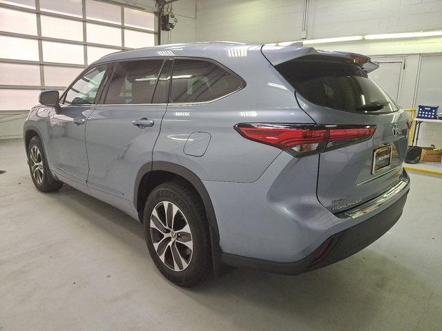 used 2020 Toyota Highlander Hybrid car, priced at $30,800