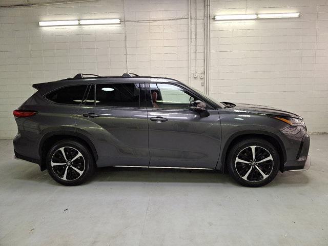 used 2022 Toyota Highlander car, priced at $38,500