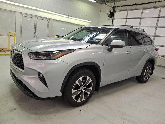 used 2022 Toyota Highlander car, priced at $37,200