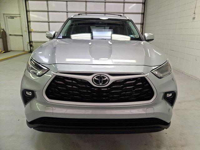used 2022 Toyota Highlander car, priced at $37,200