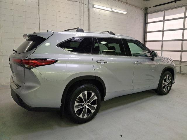 used 2022 Toyota Highlander car, priced at $37,200