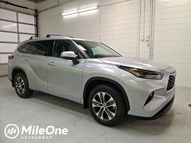 used 2022 Toyota Highlander car, priced at $37,200