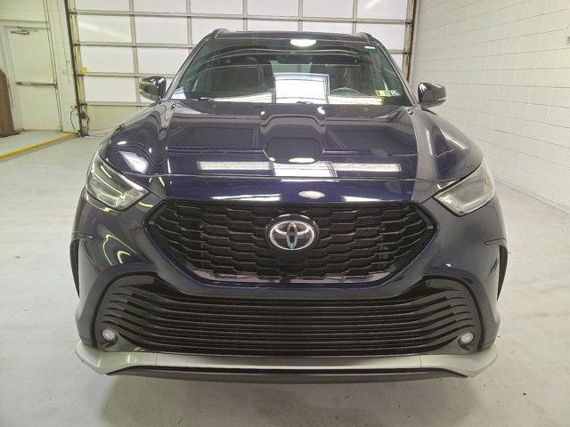 used 2021 Toyota Highlander car, priced at $33,100