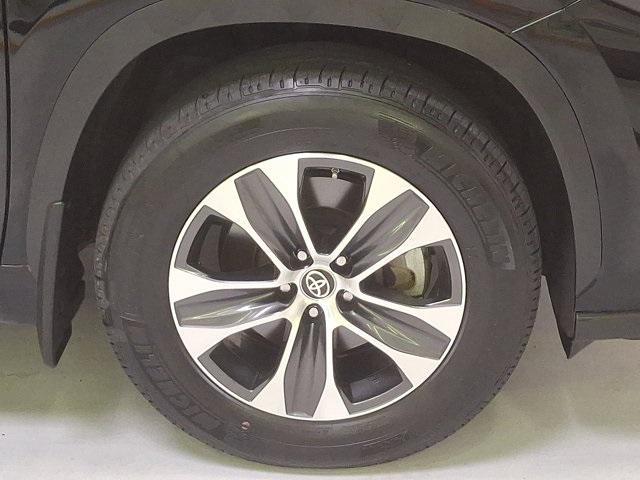 used 2022 Toyota Highlander car, priced at $39,100