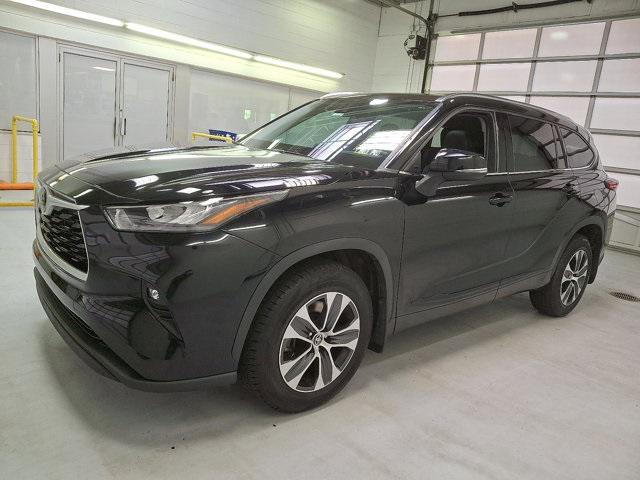 used 2020 Toyota Highlander car, priced at $30,500