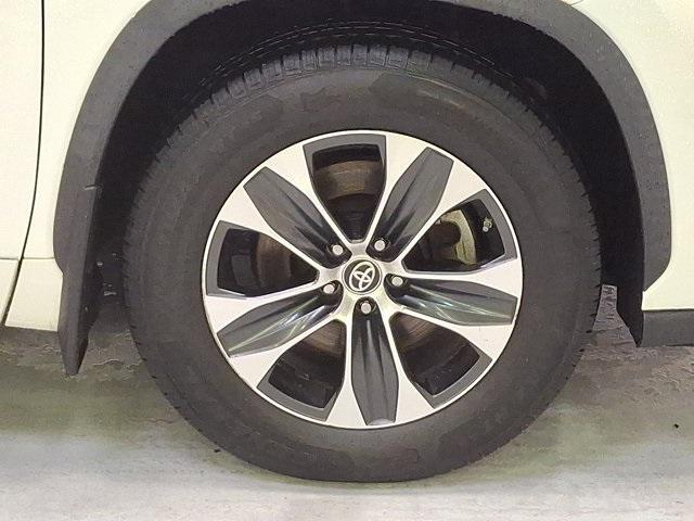 used 2020 Toyota Highlander car, priced at $27,400