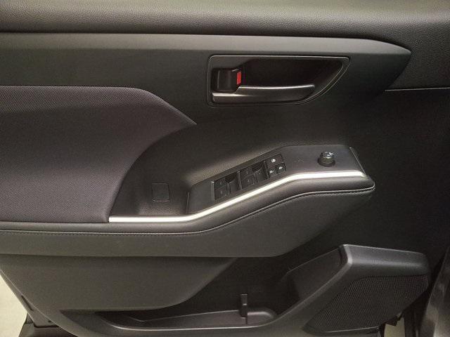 used 2024 Toyota Highlander car, priced at $39,700