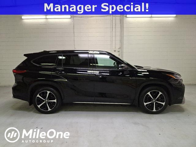used 2021 Toyota Highlander car, priced at $34,300