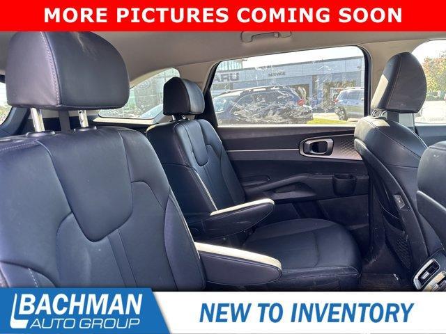 used 2025 Kia Sorento Hybrid car, priced at $33,916