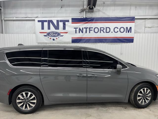 used 2022 Chrysler Pacifica Hybrid car, priced at $22,997