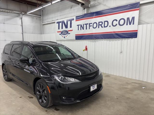 used 2018 Chrysler Pacifica car, priced at $13,500
