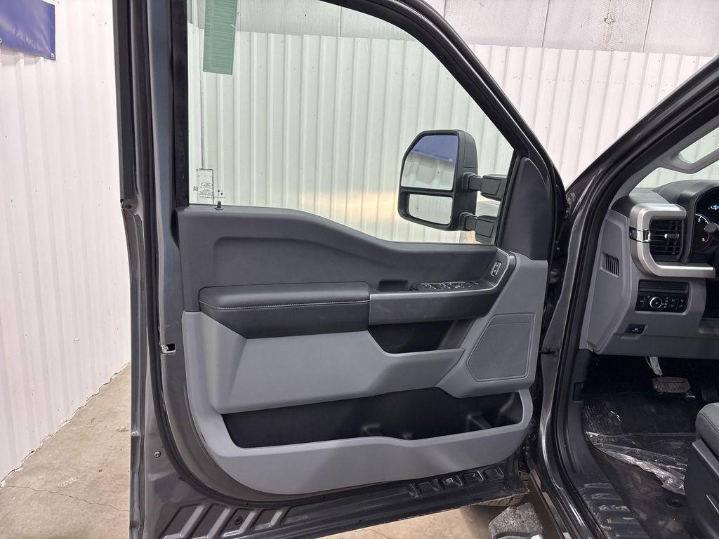 new 2025 Ford F-250 car
