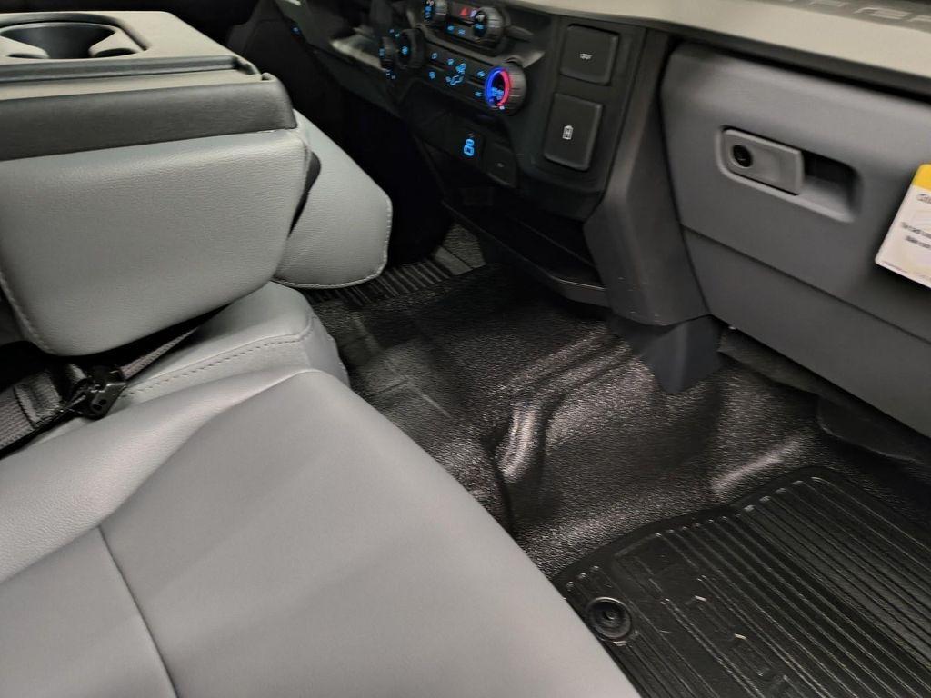 new 2025 Ford F-350 car