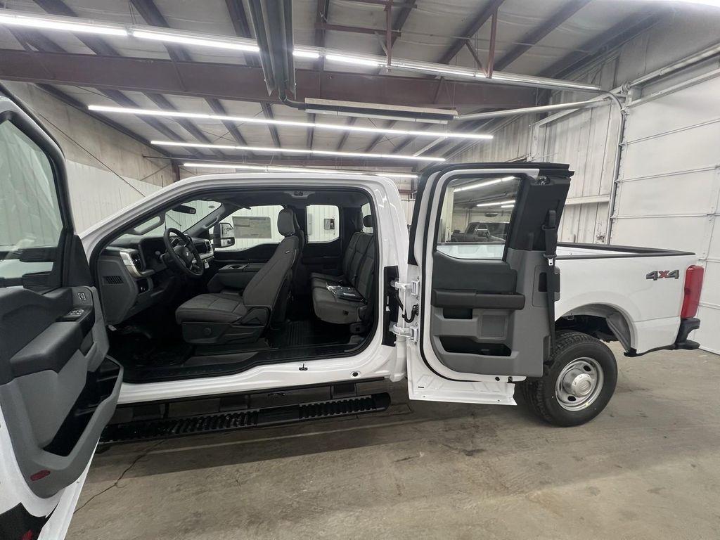 new 2025 Ford F-250 car