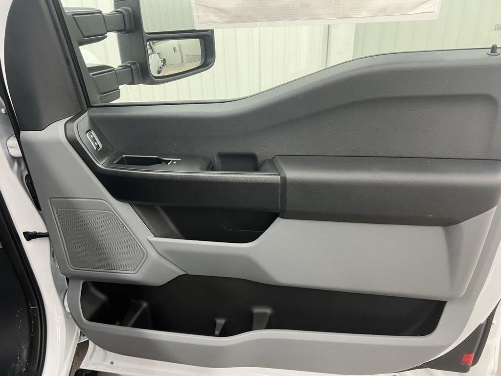 new 2025 Ford F-250 car