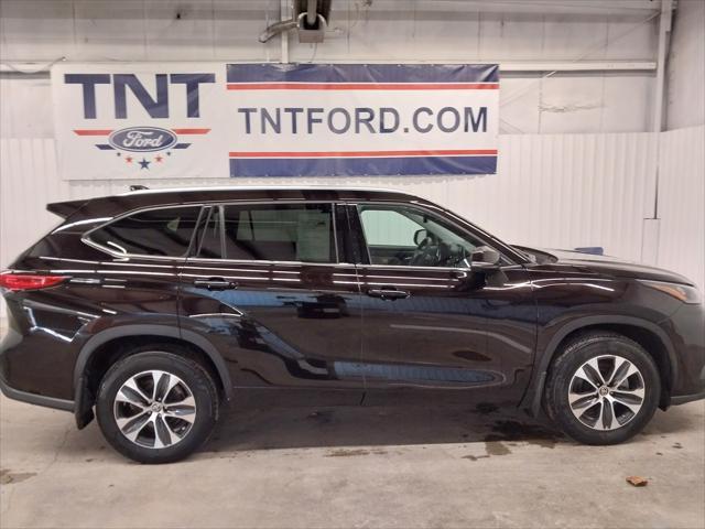 used 2020 Toyota Highlander car, priced at $32,997