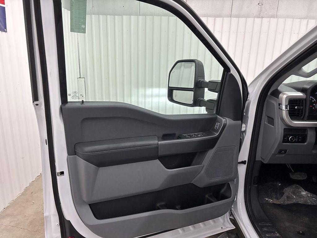 new 2025 Ford F-350 car