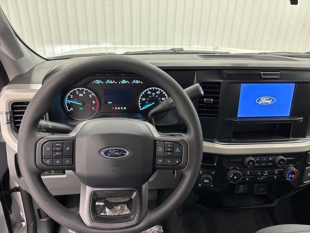 new 2025 Ford F-350 car