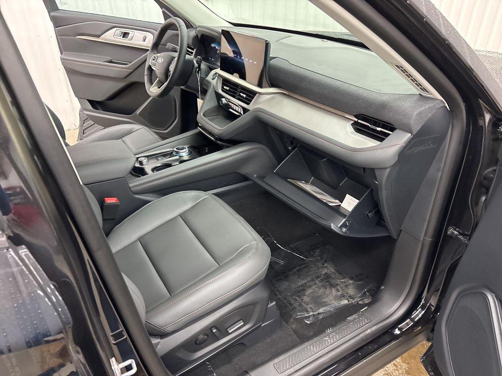new 2025 Ford Explorer car, priced at $47,175
