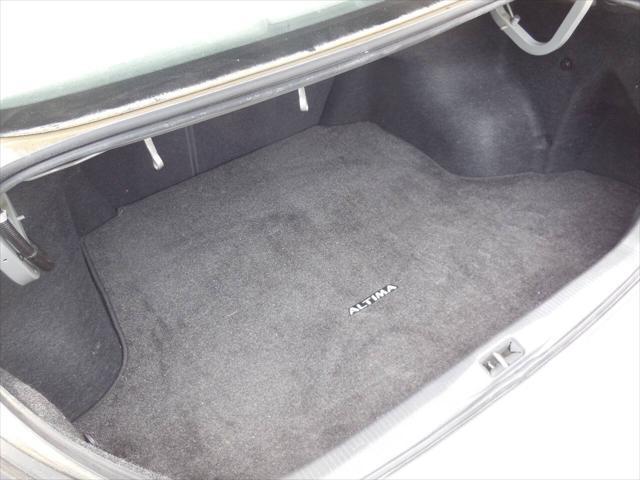used 2009 Nissan Altima car, priced at $3,950