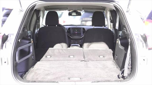 used 2015 Jeep Cherokee car, priced at $10,900