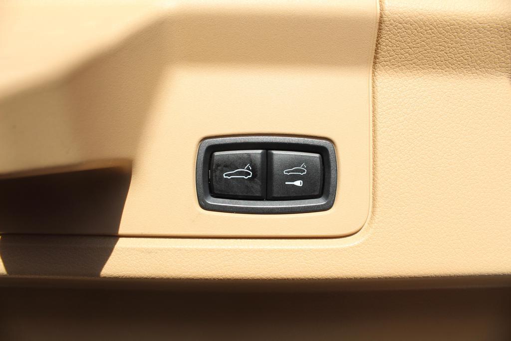 used 2014 Porsche Panamera car, priced at $35,900