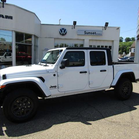 new 2024 Jeep Gladiator car, priced at $42,032