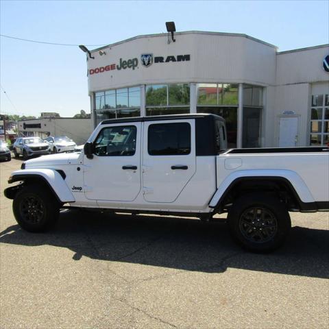 new 2024 Jeep Gladiator car, priced at $45,532