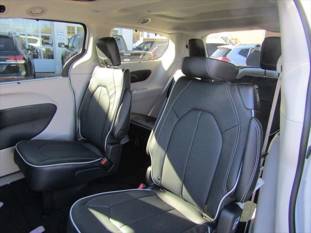 new 2024 Chrysler Pacifica car, priced at $47,061