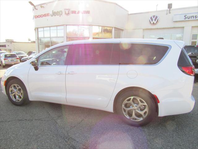 new 2024 Chrysler Pacifica car, priced at $41,311