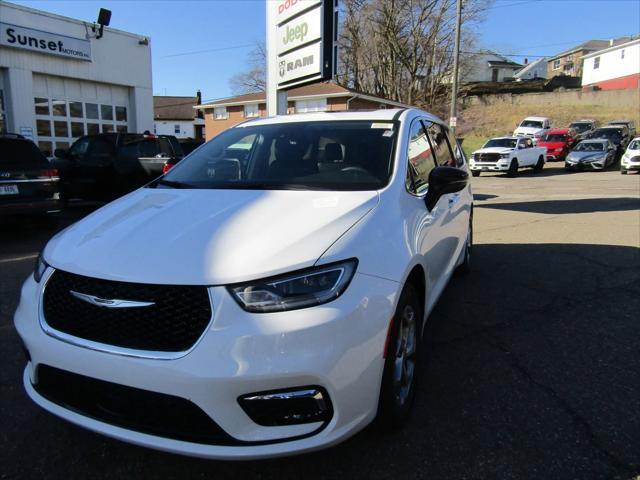 new 2024 Chrysler Pacifica car, priced at $47,061