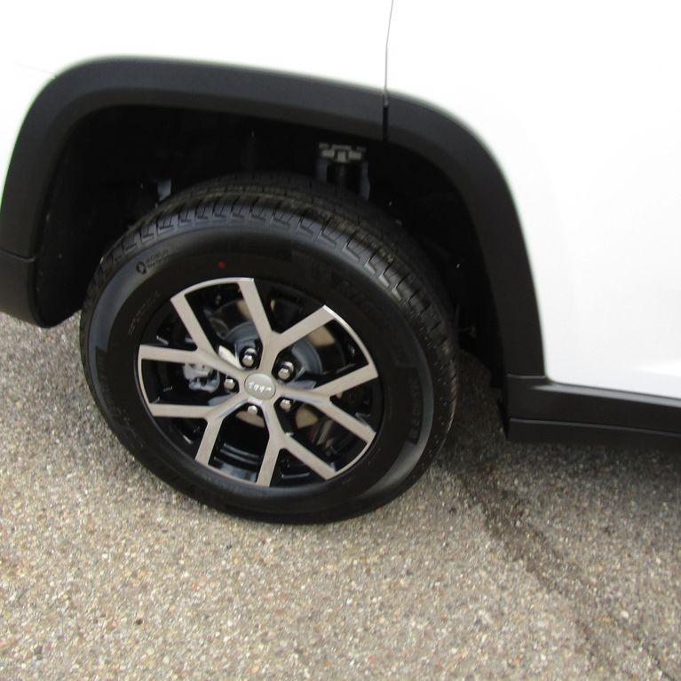 new 2025 Jeep Grand Cherokee car, priced at $40,313