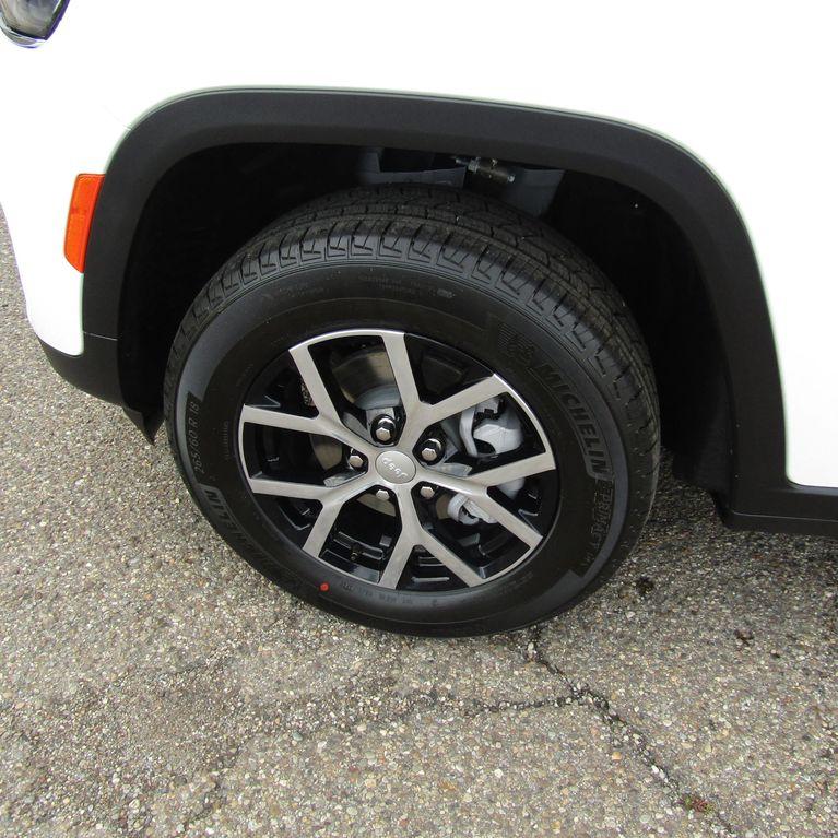 new 2025 Jeep Grand Cherokee car, priced at $40,313