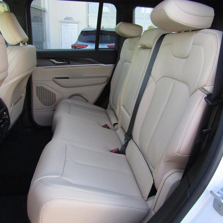 new 2025 Jeep Grand Cherokee car, priced at $37,956