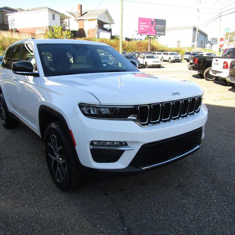new 2025 Jeep Grand Cherokee car, priced at $37,956