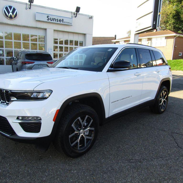 new 2025 Jeep Grand Cherokee car, priced at $37,956