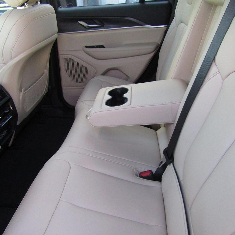 new 2025 Jeep Grand Cherokee car, priced at $37,956