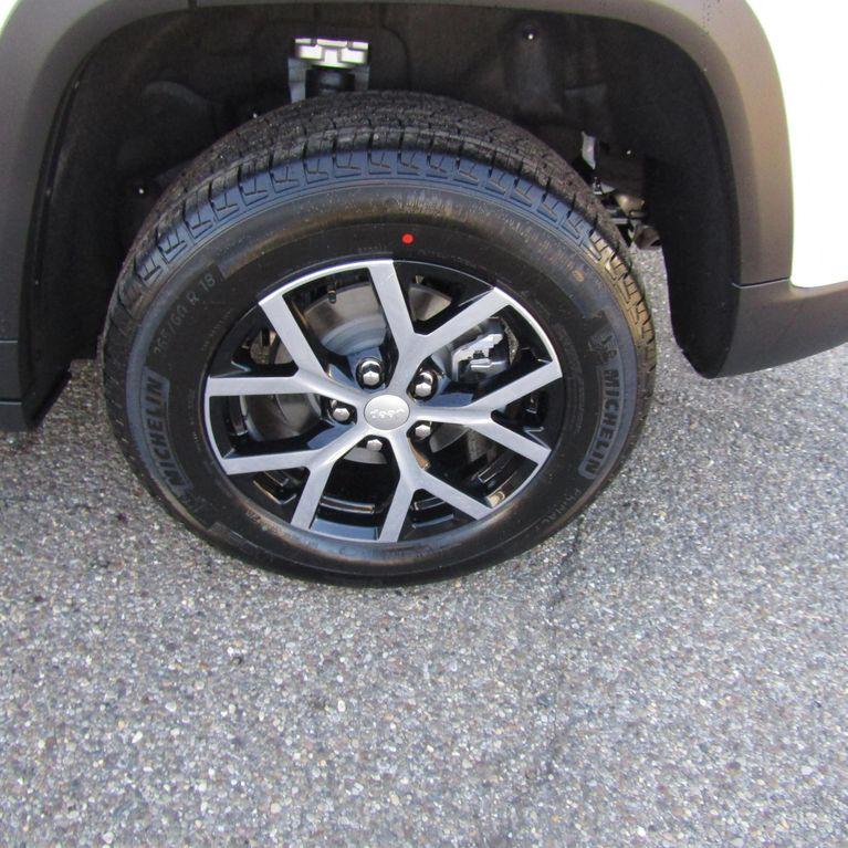 new 2025 Jeep Grand Cherokee car, priced at $37,956