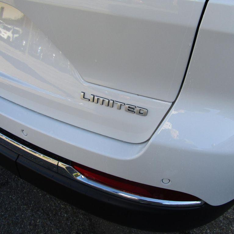 new 2025 Jeep Grand Cherokee car, priced at $37,956