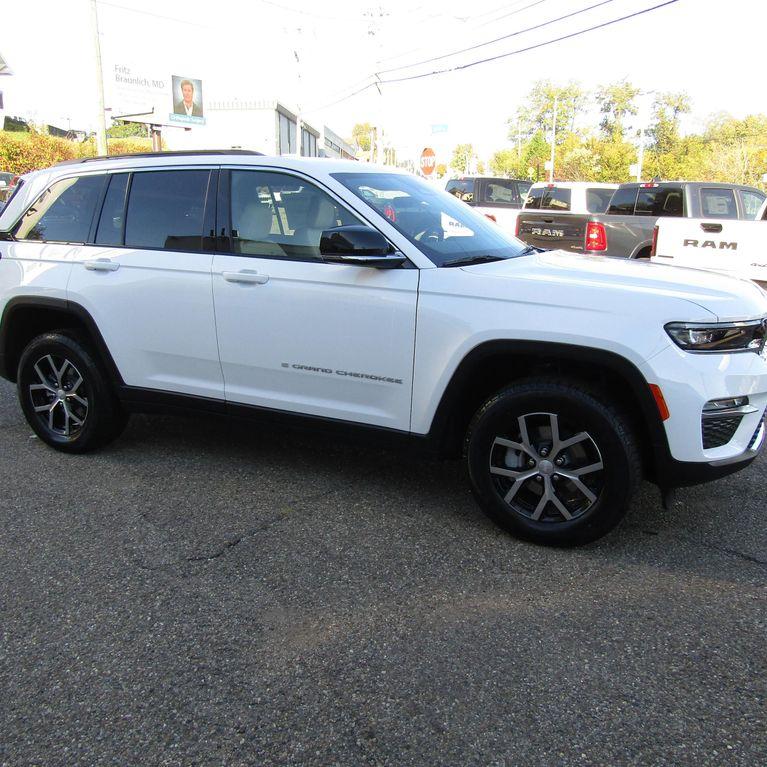 new 2025 Jeep Grand Cherokee car, priced at $37,956