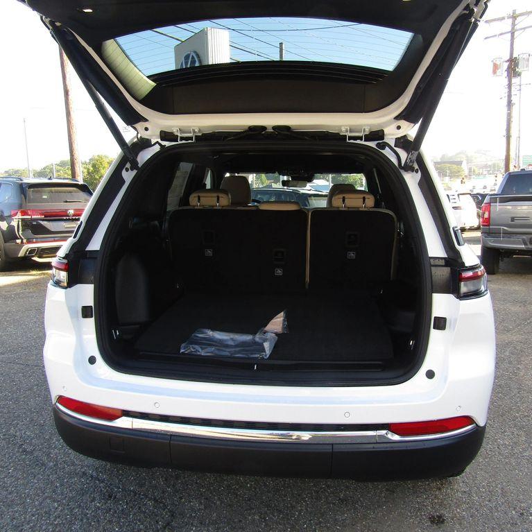 new 2025 Jeep Grand Cherokee car, priced at $37,956