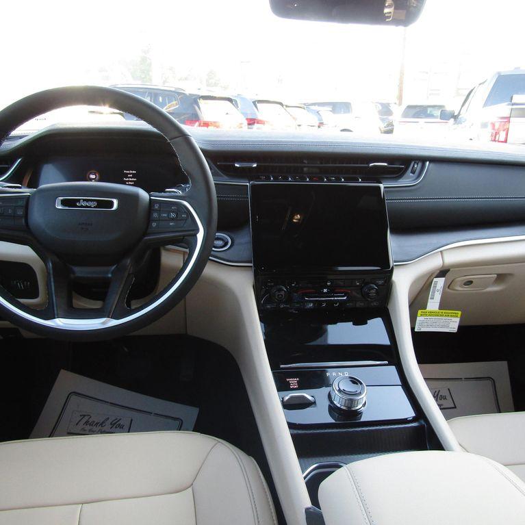 new 2025 Jeep Grand Cherokee car, priced at $37,956