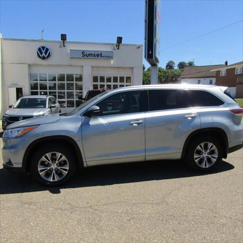 used 2015 Toyota Highlander car, priced at $15,998